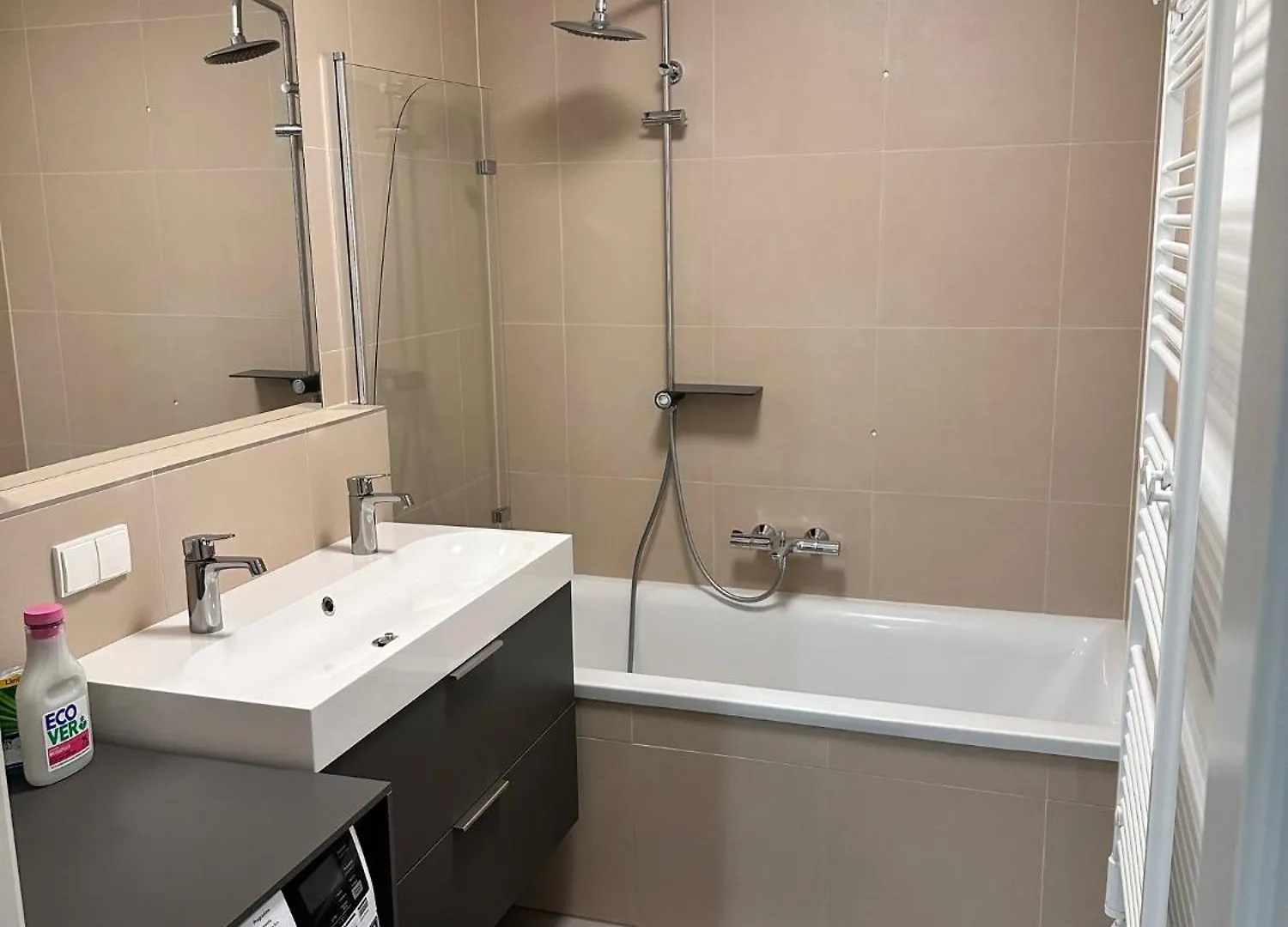 2-Zimmer Wohnung In Oberlaa Mit Privatem Tiefgaragen Platz Vienna Austria