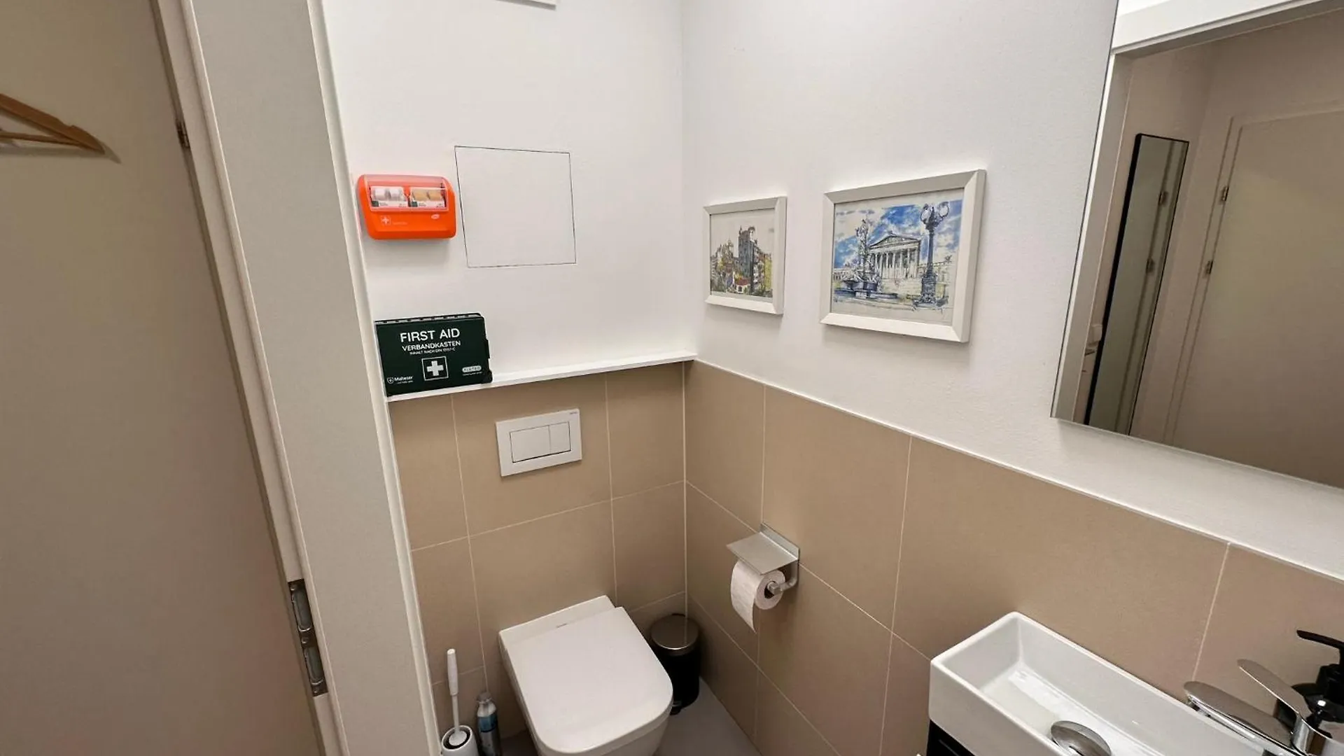2-Zimmer Wohnung In Oberlaa Mit Privatem Tiefgaragen Platz Vienna Apartment