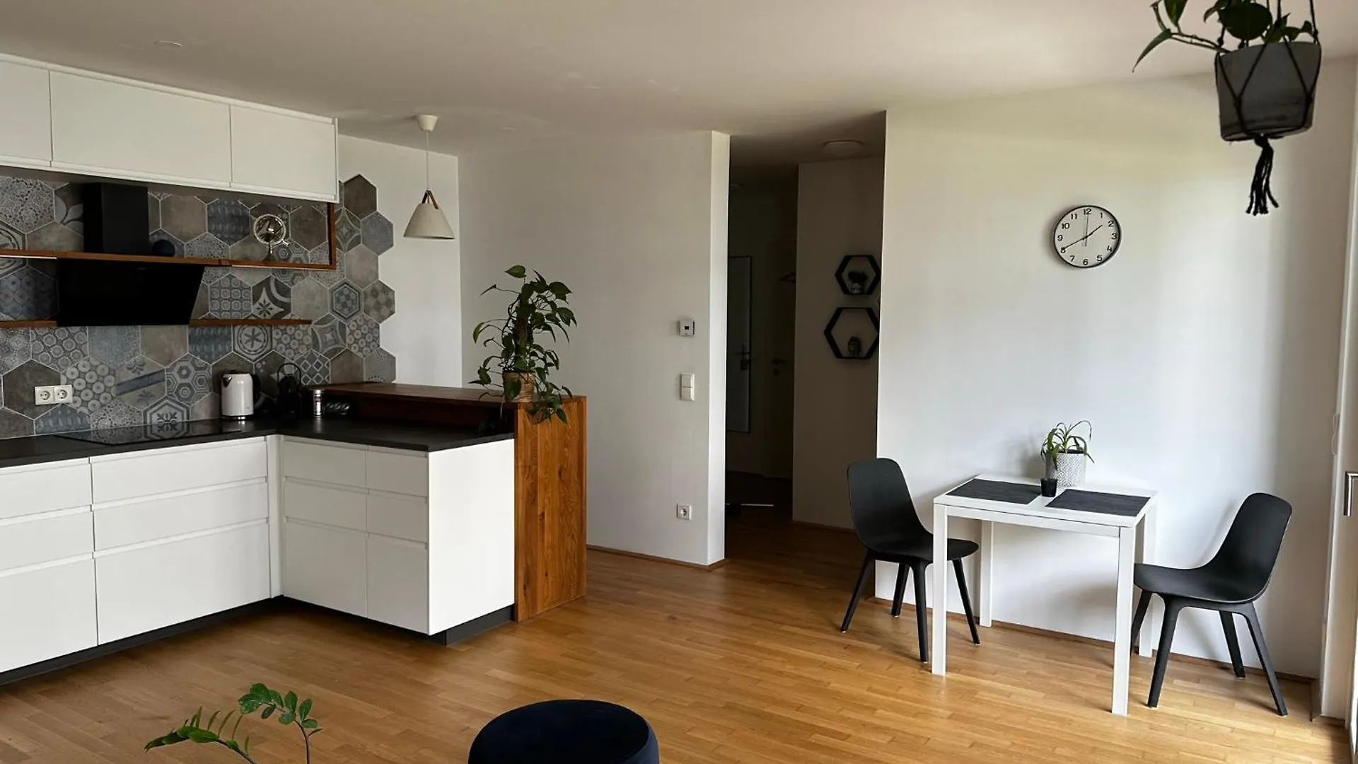 2-Zimmer Wohnung In Oberlaa Mit Privatem Tiefgaragen Platz Vienna 0*,