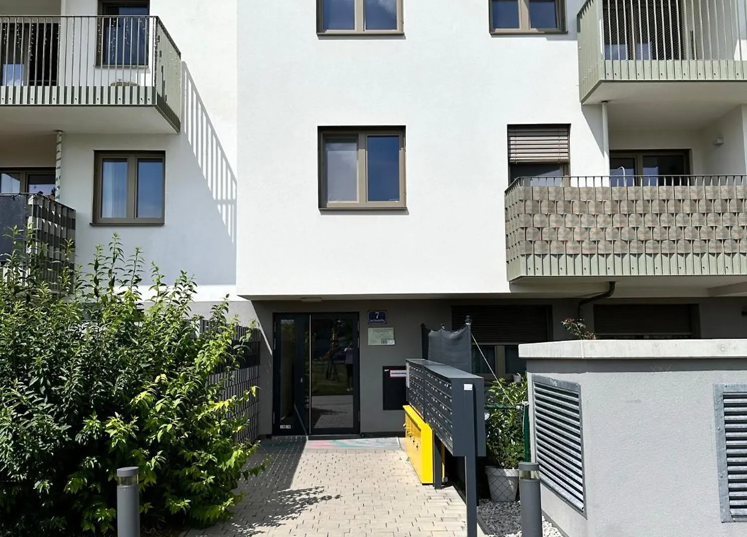 2-Zimmer Wohnung In Oberlaa Mit Privatem Tiefgaragen Platz Vienna Apartment